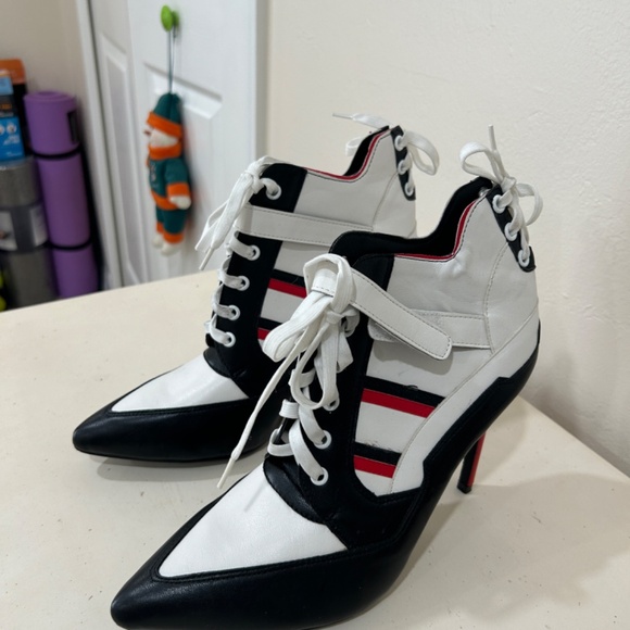 Harley Quinn style white and black pumps size 11 - Picture 10 of 11